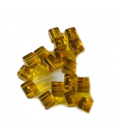 PERLES CUBIQUES EN VERRE 6X5MM MIEL