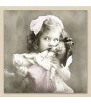 SERVIETTE GIRL WITH DOLL